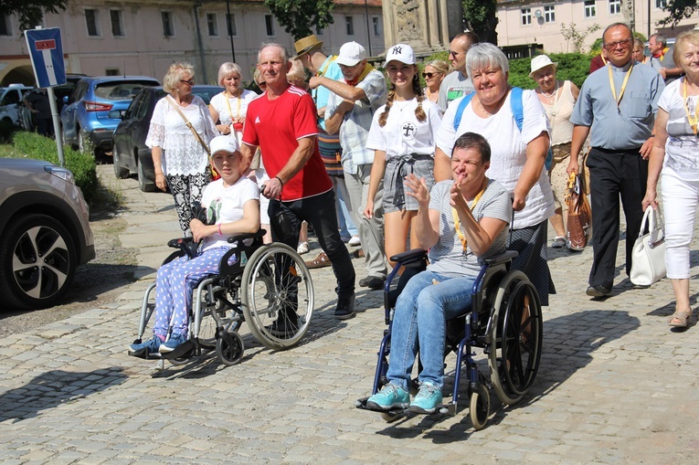 10. Pielgrzymka chorych, niepełnosprawnych i ich opiekunów do Henrykowa