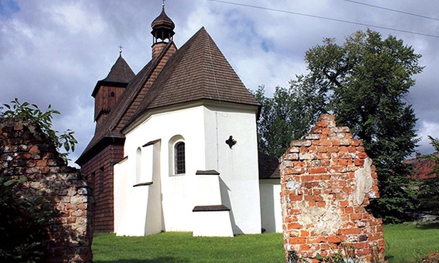 Kościół w Ostropie (zdjęcie na górze) to jedno z najstarszych i najciekawszych miejsc kultu na Górnym Śląsku.