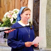 Siostra Nina podczas uroczystości zaślubin.