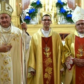 Od lewej: bp Andrzej Jeż, ks. Roman Marek i bp Mirosław Gucwa.