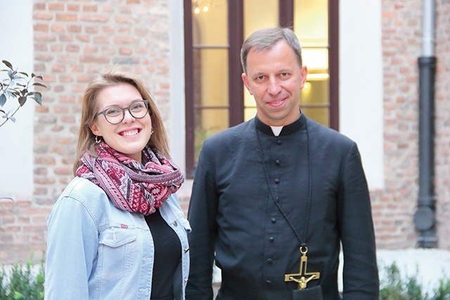▲	Faustyna Hinc i o. Marcin Szafors OMI zapraszają na zajęcia do Oblackiego Centrum Edukacji i Kultury w Gdańsku. 