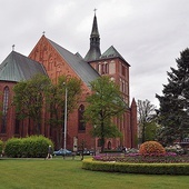 ▲	Konkatedra w Kołobrzegu przyjęła papieski tytuł w 1986 roku.