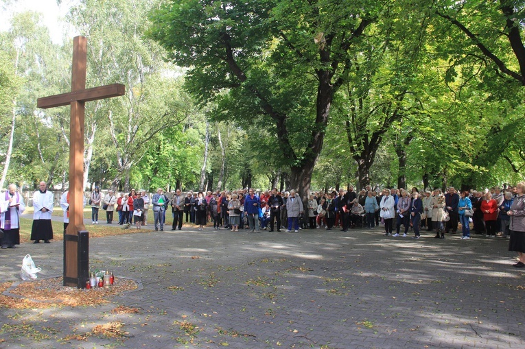 Polska pod Krzyżem - na Cmentarzu Ofiar Hitleryzmu 