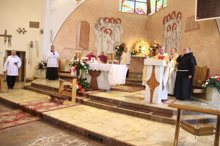 Wprowadzenie relikwii błogosławionych męczenników z Pariacoto do Wielkiej Wsi