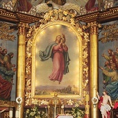 Ołtarz główny z obrazem Dobrego Pasterza pędzla Jana Wałacha.