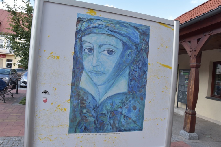 Wystawa "Święty jak malowany" jest dostępna dla zwiedzających na rynku miejskim.
