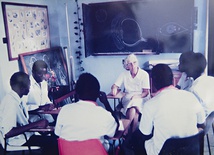W szpitalu w Bulubie na ścianach wiszą fotografie upamiętniające pracę doktor Wandy