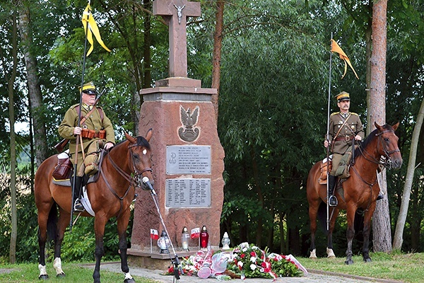 Pomnik poległych partyzantów w Woli Grójeckiej.