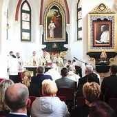 ▲	Po Mszy Świętej podczas festynu przyznano zasłużonym pracownikom honorowy tytuł Samarytanina Caritas Archidiecezji Wrocławskiej.