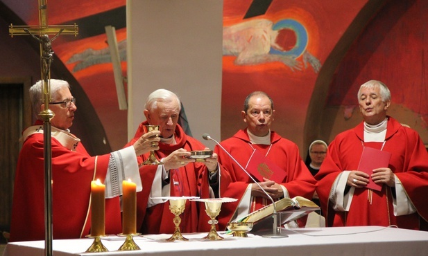 Katowice. Eucharystia w intencji abp. Damiana Zimonia