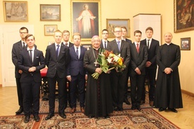 Abp Sławoj Leszek Głódź spotkał się z alumnami I roku GSD.
