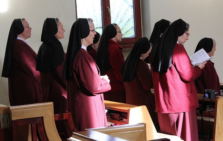 Siostry redemptorystki podczas świętowania w swoim klasztorze na Trzech Lipkach.