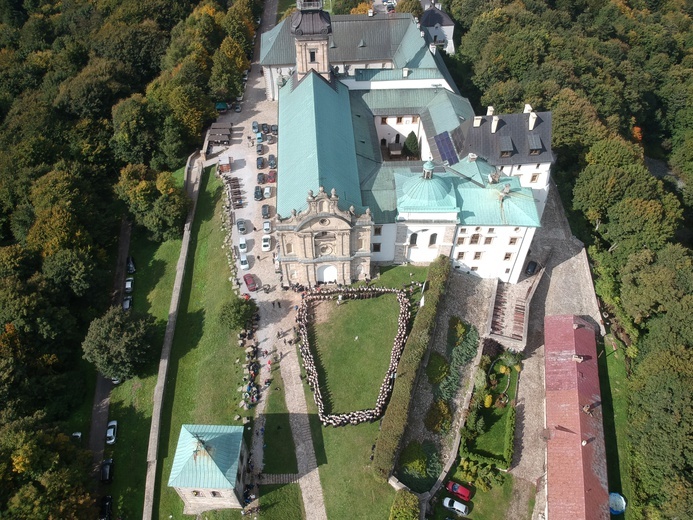 Pielgrzymka Skautów Europy na Święty Krzyż - ujęcia z drona