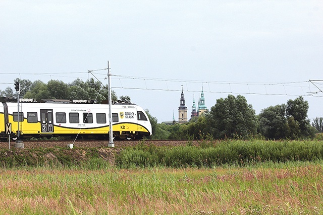 ▲	Pociągi pojadą także z Wrocławia do Pragi.