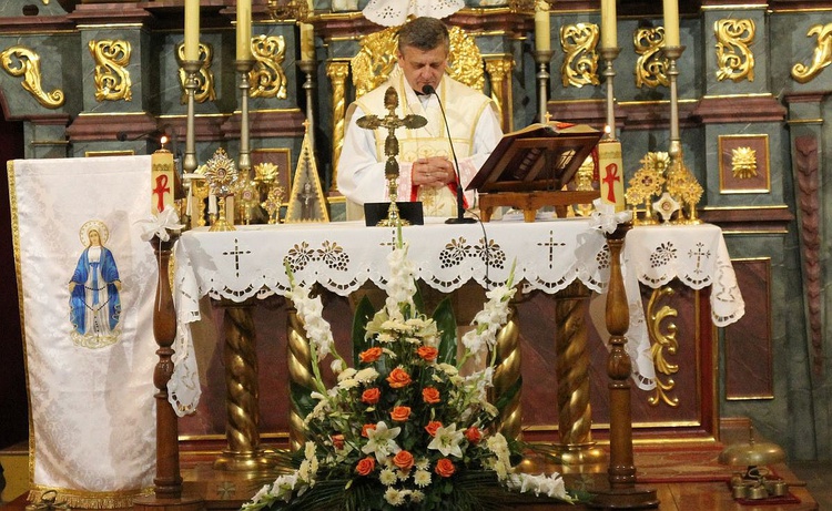 Biskup Roman Pindel poprowadził dzień skupienia dla wspólnot w Jawiszowicach.