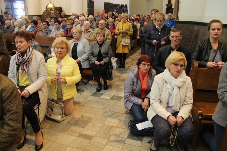 Katowice. Żywy Różaniec i wspólnoty maryjne w katedrze