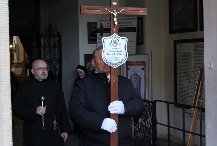 Pogrzeb s. M. Olimpii Konopki SMCB, założycielki muzeum klasztornego w Trzebnicy