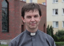 Do wspólnej modlitwy w intencji kapłanów zaprasza ks. Grzegorz Stolczyk.