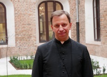 Do wspólnej modlitwy w intencji kapłanów zaprasza o. Marcin Szafors OMI.