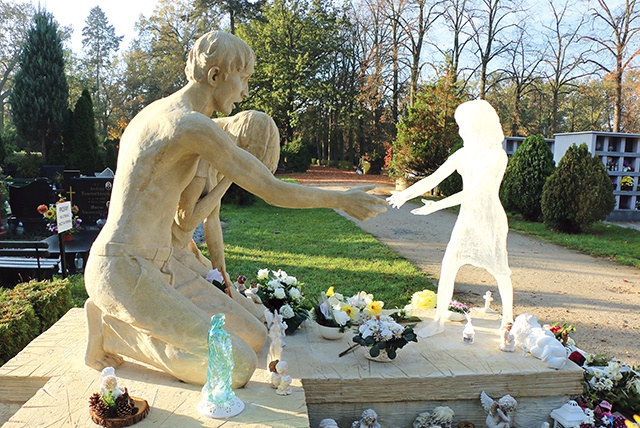 We Wrocławiu na cmentarzu Osobowickim znajduje się szczególne miejsce do modlitwy i kontemplacji. Pomnik przypomina, że spoczywają tu dzieci zmarłe przedwcześnie w łonach matek lub tuż po porodzie.