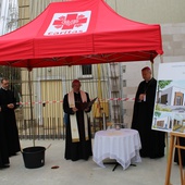 Poświęcenia dokonał abp Sławoj Leszek Głódź, bp Wiesław Szlachetka oraz bp Zbigniew Zieliński.