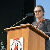 Anna Rambiert-Kwaśniewska  w czasie wykładu w Świdnicy.