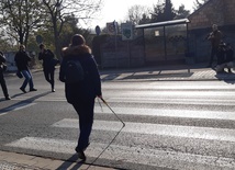 Chorzów. Uruchomiono pierwsze  w Polsce przejście dla pieszych dedykowane niewidomym i słabowidzącym