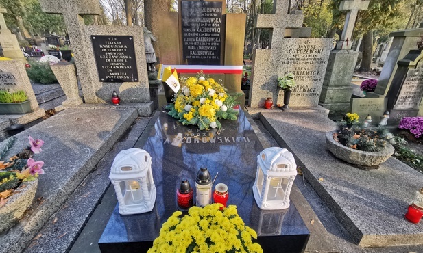 Warszawa Wojtyły. Nawiedź grób pradziadka Jana Pawła II na Powązkach