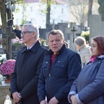 Modlitwa na cmentarzu katedrlanym w Sandomierzu
