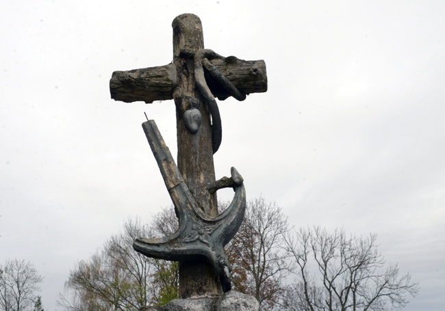Modlitwa za zmarłych na cmentarzu rzymskokatolickim w Radomiu