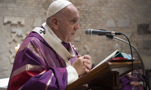Papież: Kościół nie jest międzynarodowym koncernem ani NGO