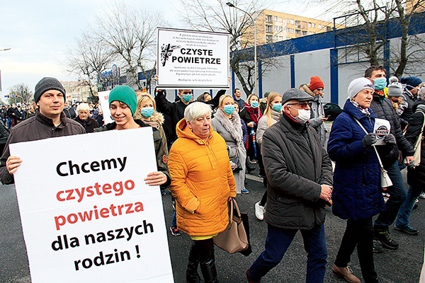 Protestujący na alei Jana Pawła II.