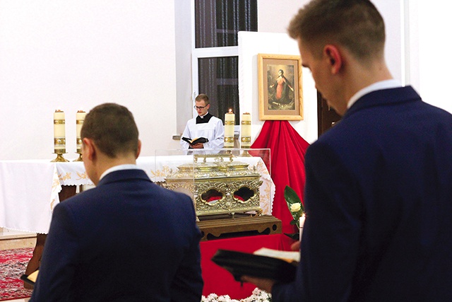 Relikwie nawiedziły także wspólnotę Wyższego Seminarium Duchownego w Łowiczu.