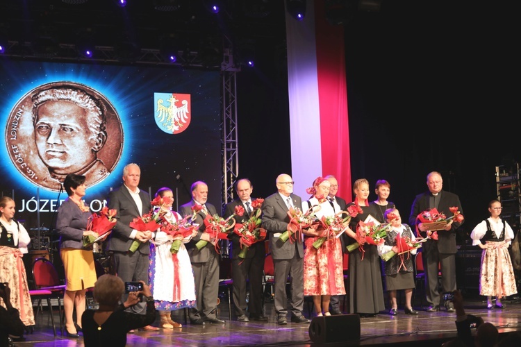 Nominowani przez gminy powiatu bielskiego - na scenie BCK.