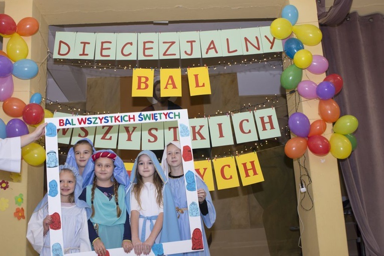 ​Bal Wszystkich Świętych dla dzieci z całej diecezji w Gorzowi Wlkp.