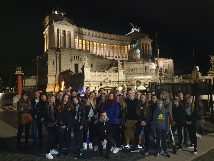 Młodzież z Brzegu Dolnego w Rzymie