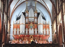 ▲	Organy w katedrze Świętych Piotra i Pawła w Gliwicach. 