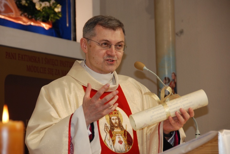 Ks. prał. Tomasz Trafny z Watykanu przekazał uczniom błogosławieństwo papieża Franciszka.