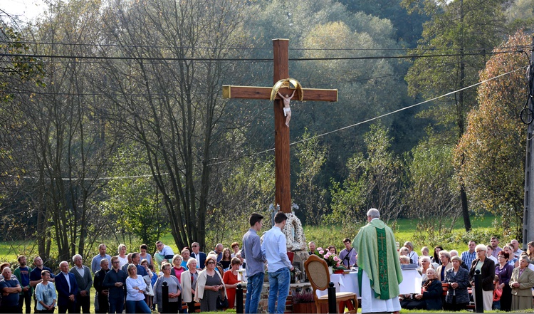Poświęcenie krzyża w Skrzyszowie.