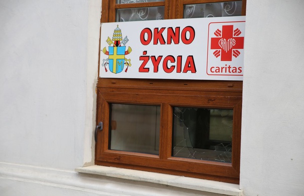 Zniszczono okno życia w Sandomierzu 