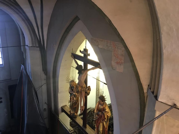 Bazylika św. Mikołaja w Gdańsku - stanęło rusztowanie podtrzymujące konstrukcję