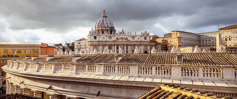 Z najwyższego balkonu noclegowni dla bezdomnych roztacza się niepowtarzalny widok na Watykan.