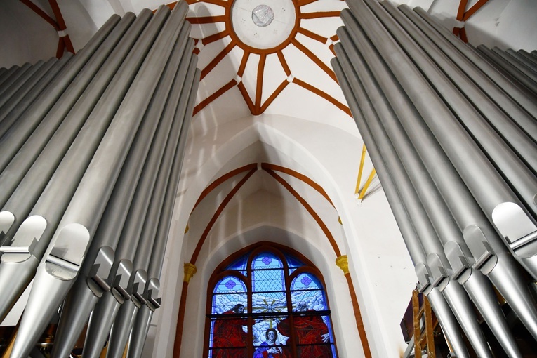 To są teraz największe organy w diecezji. Kościół Mariacki w Słupsku ma nowy instrument