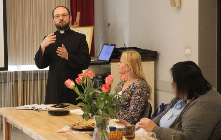 Ks. Jakub Studziński wygłosił konferencję biblijną o pięknie na dniu skupienia dla kobiet.
