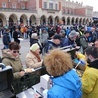 Na krakowskim Rynku Głównym odbyła się 23. Wigilia dla Osób Bezdomnych i Potrzebujących