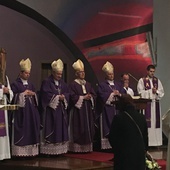 Katowice. Eucharystia w intencji bp. Adama Wodarczyka