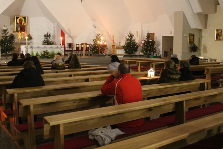 ​Roraty u Matki Bożej Częstochowskiej w Legnicy