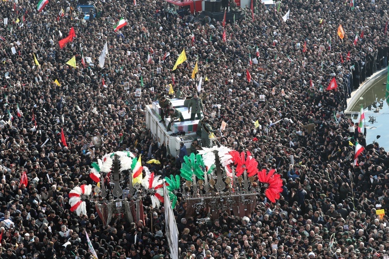 Setki tysięcy osób uczestniczą w uroczystościach pogrzebowych Sulejmaniego
