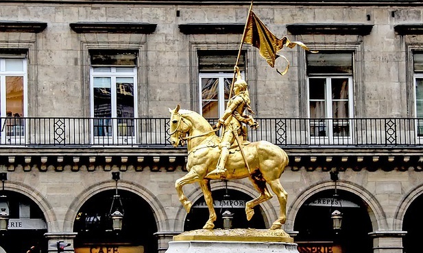 Francja wspomina wielkie kobiety: Joannę d’Arc i Genowefę
