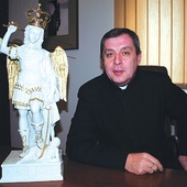 Ksiądz Mieczysław zapowiada, że w tym roku głównym tematem rozmów z parafianami będzie Eucharystia.